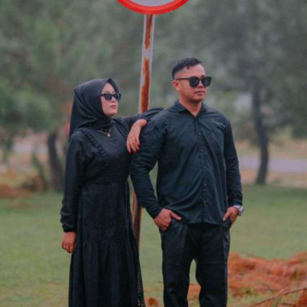 Lilly & Akbar